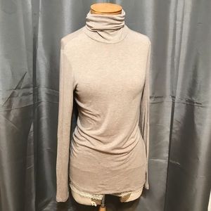 BNWT CAbi 114 Dreamy Turtleneck